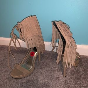 Fringe beige heels